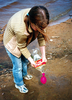 Waterfight preparation     Подготовка к водному побоищу